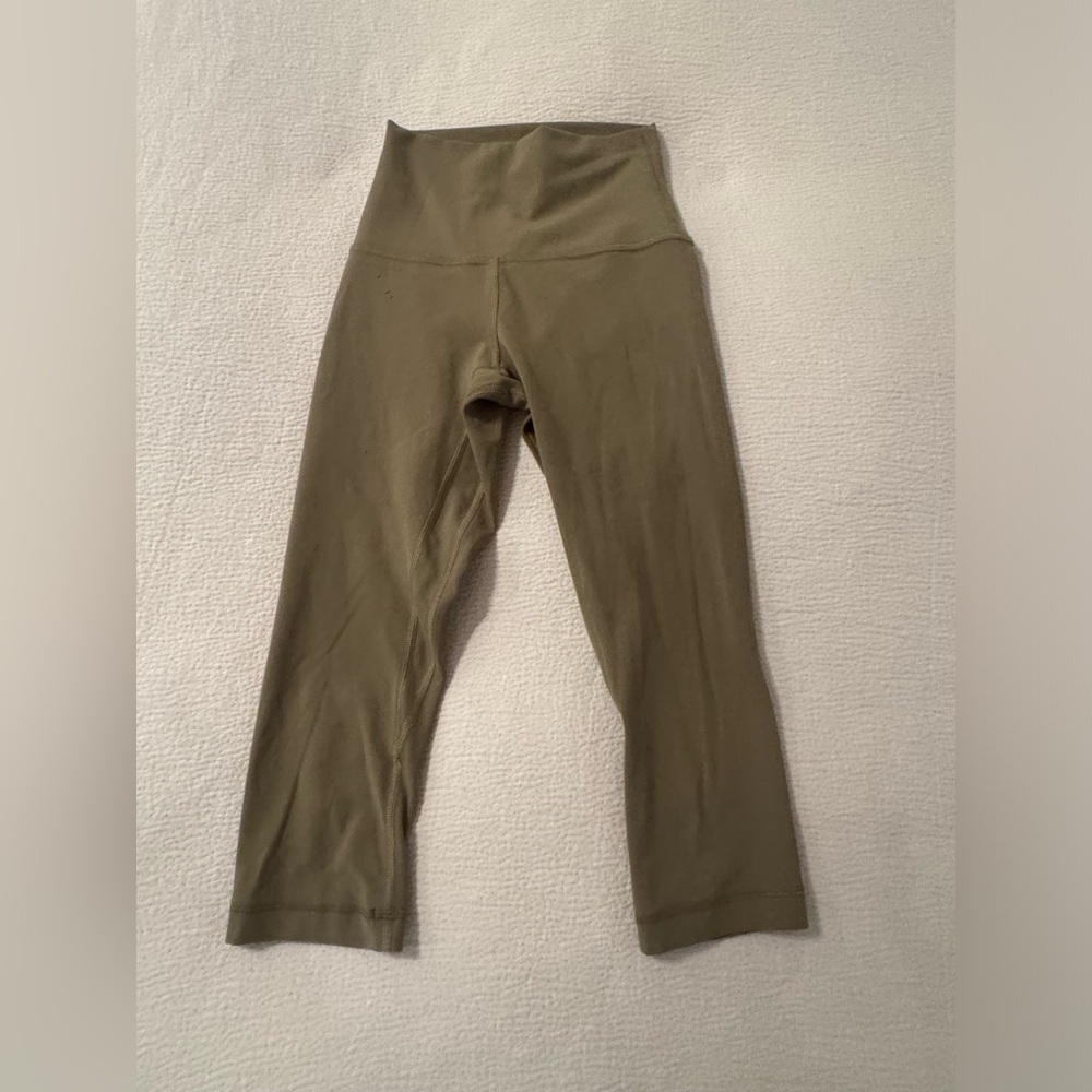 Lululemon Capri/Cropped Size 2 Olive Green Leggings